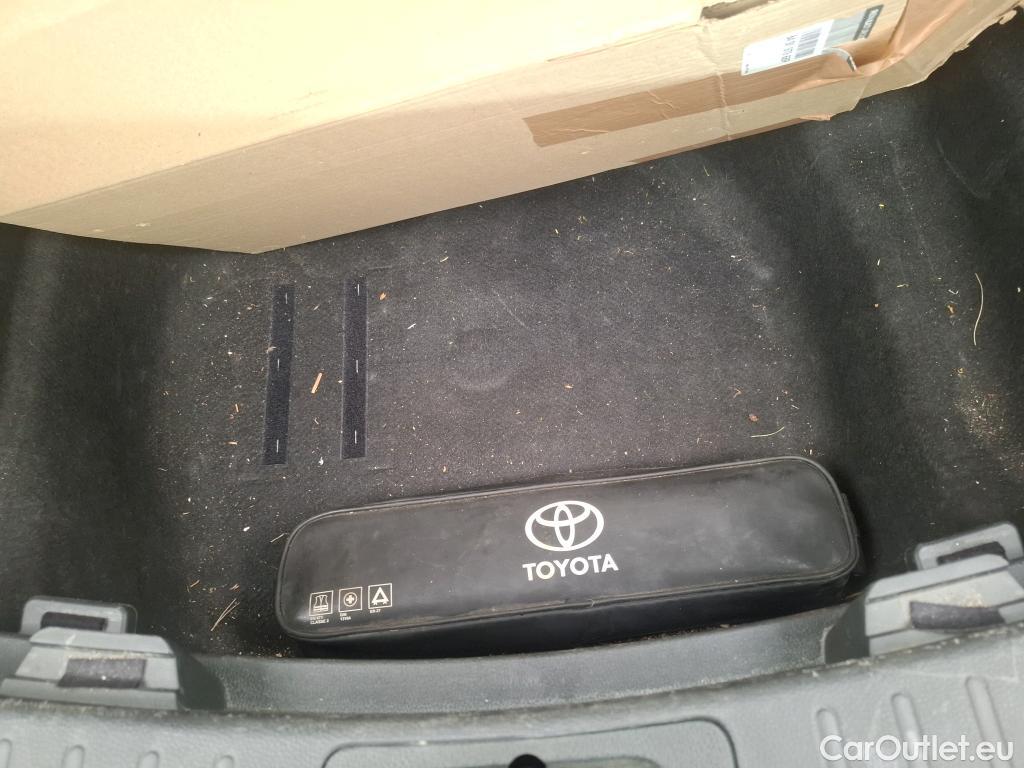  Toyota  Corolla TOYOTA  Touring Sports / 2018 / 5P / Break Hybride 122h Dynamic Business Stage Acad #26