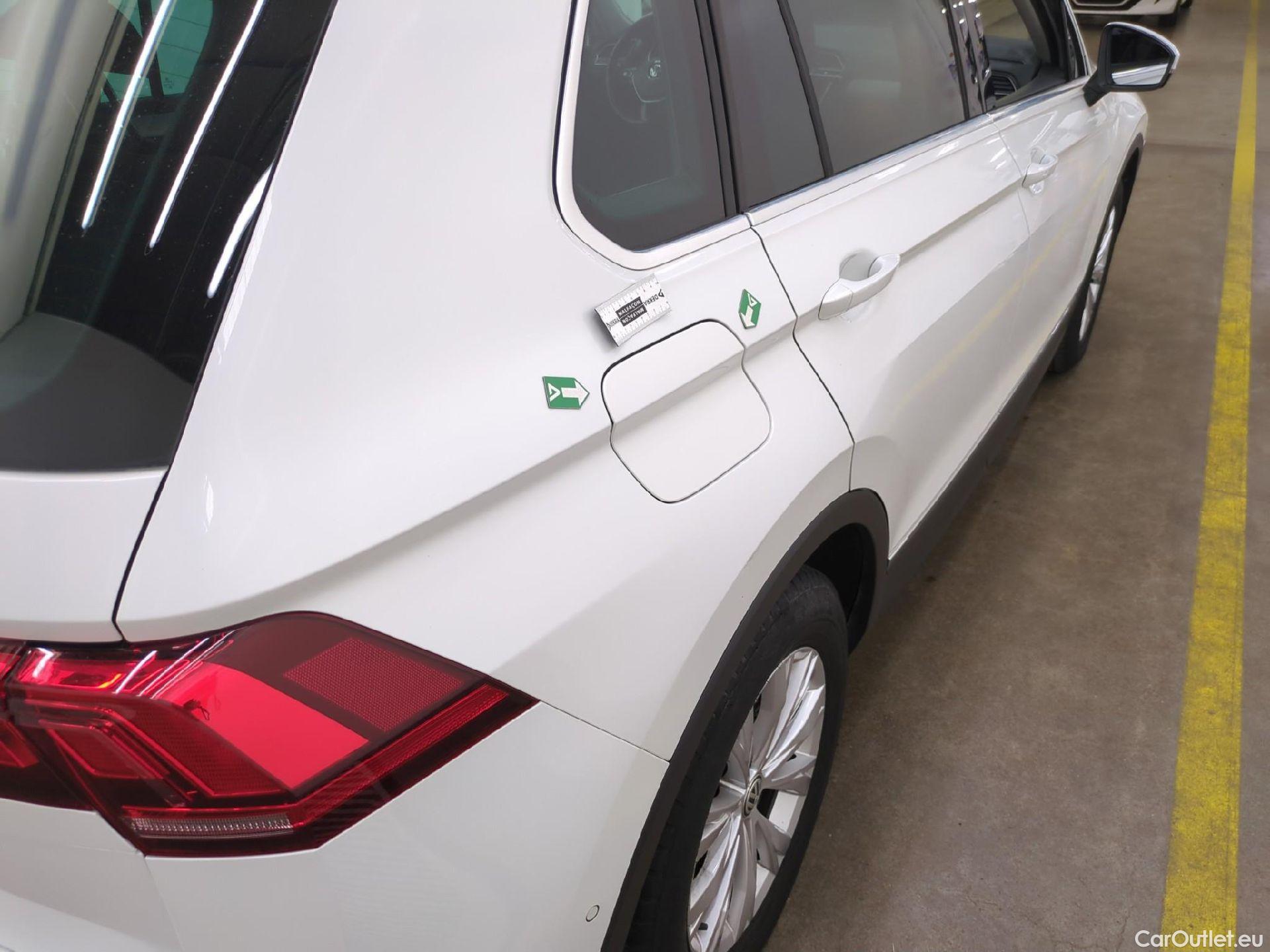  Volkswagen  Tiguan VOLKSWAGEN  / 2016 / 5P / SUV 2.0 TDI 150 BVM6 Confortline Business #36
