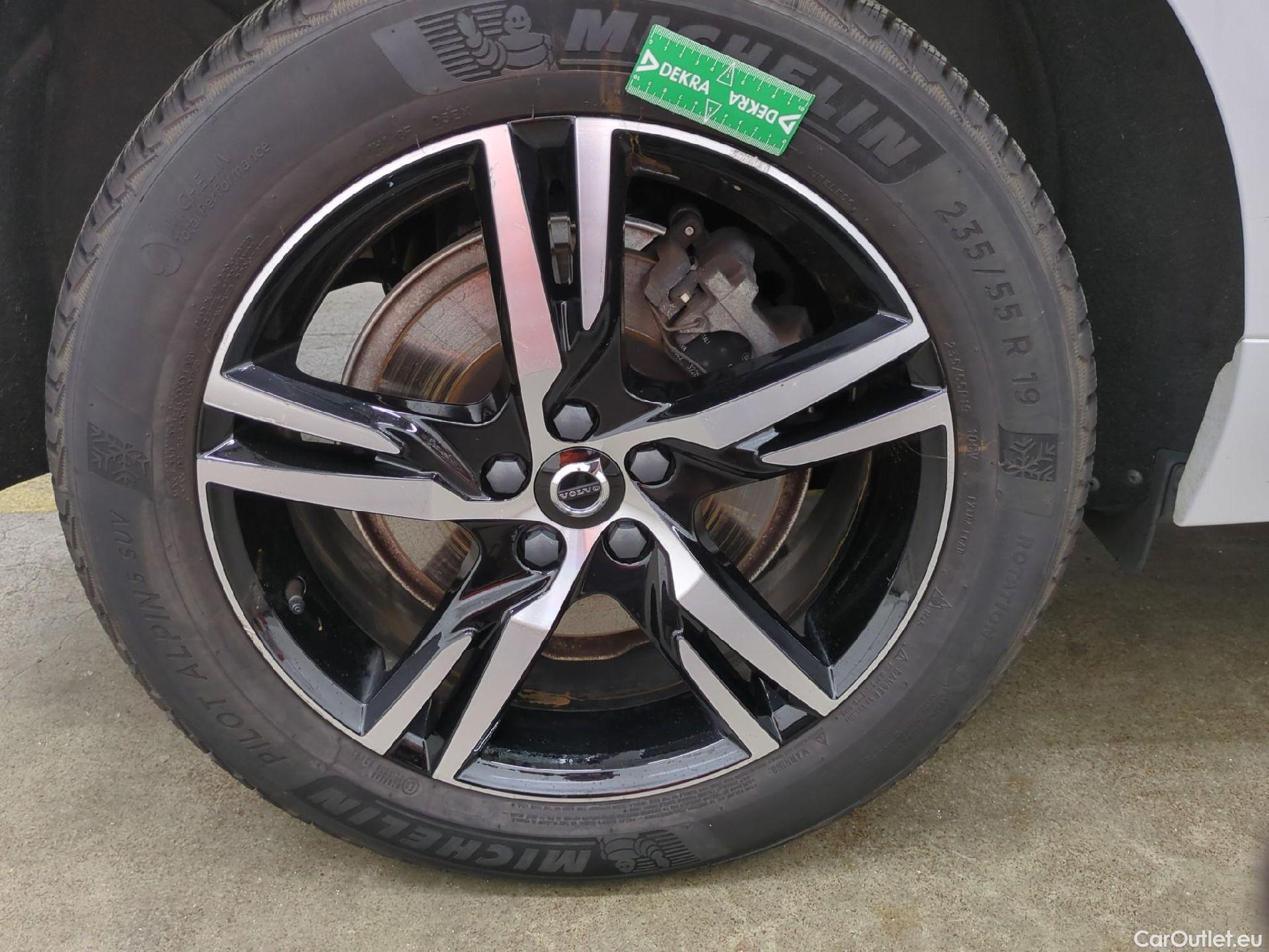  Volvo  XC60 VOLVO  / 2021 / 5P / SUV Recharge T8 455 Geartronic 8 R-Design #42