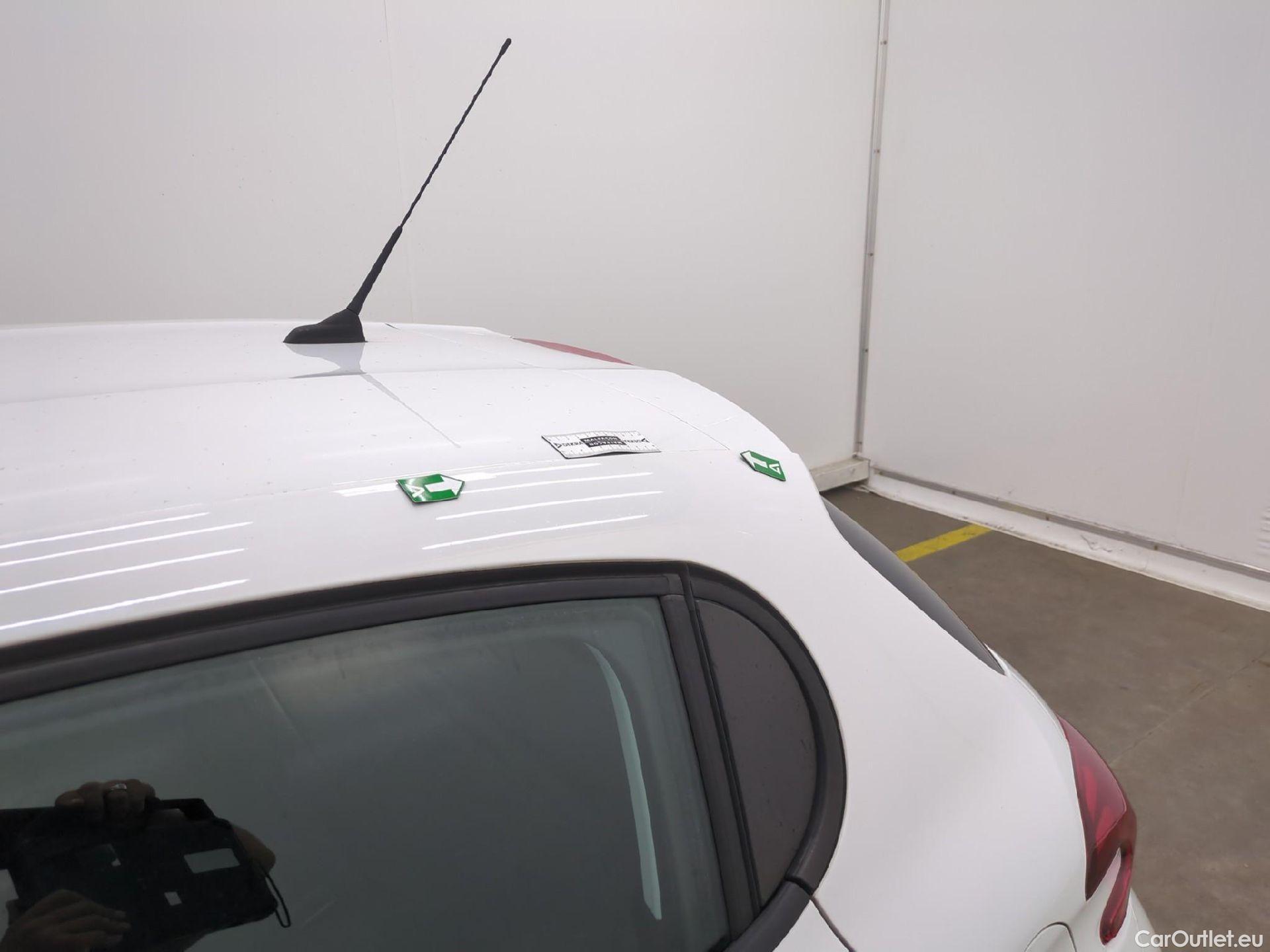  Peugeot  208  Affaire Premium Pack 1.6 HDi 75CV BVM5 E6 #54