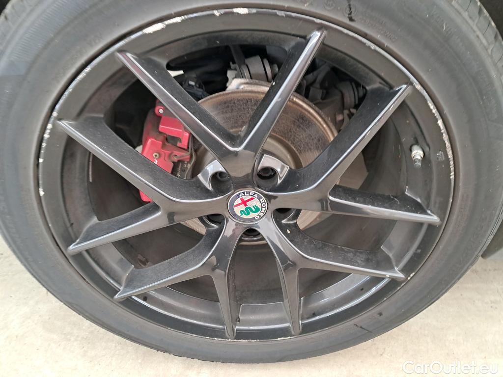  Alfa Romeo   STELVIO ALFA ROMEO / 2017 / 5P / SUV 2.2 Diesel 160ch AT8 Sprint #13