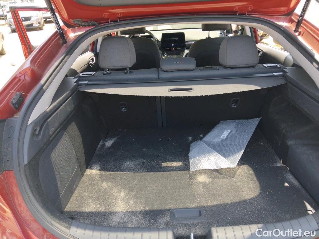  Hyundai   Ioniq HYUNDAI / 2019 / 5P / berlina con portón 1.6 GDI PHEV Tecno DCT #25