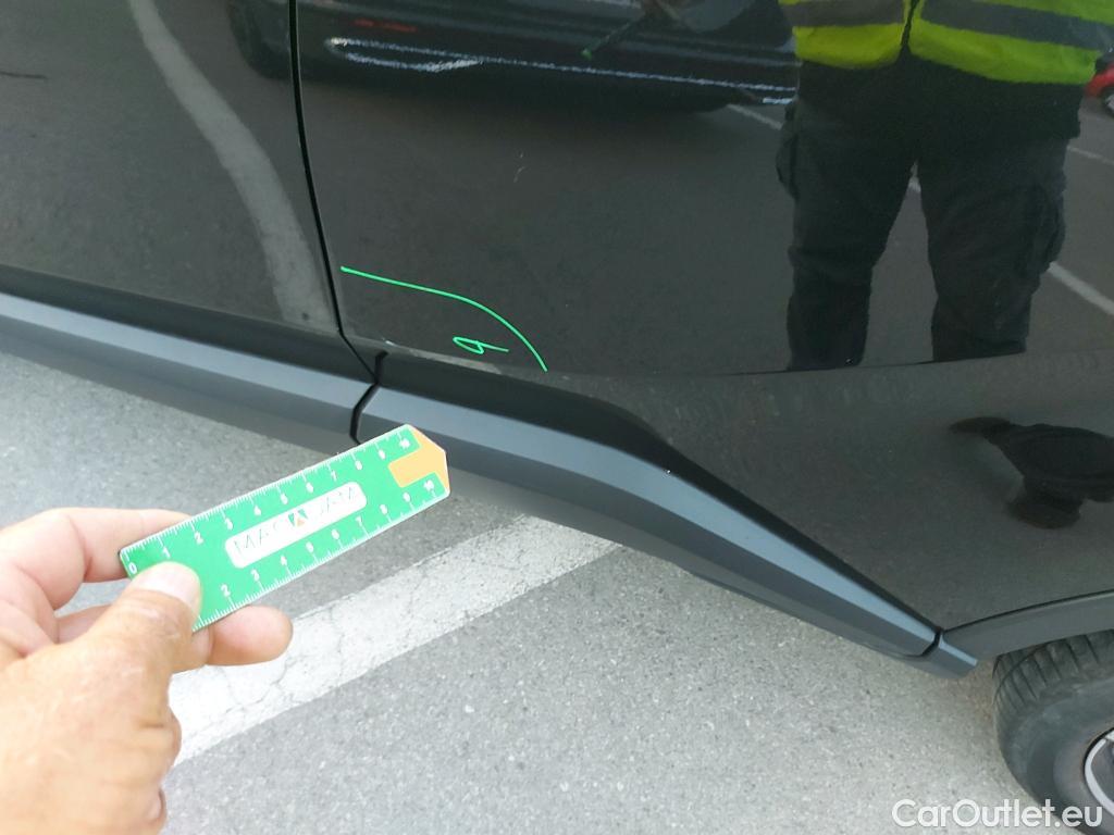  Toyota  C-HR TOYOTA  / 2019 / 5P / todoterreno 1.8 125H Advance #3