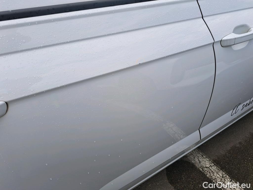  Volkswagen  Polo VOLKSWAGEN  / 2017 / 5P / berlina con portón Edition 1.0 59kW (80CV) #19