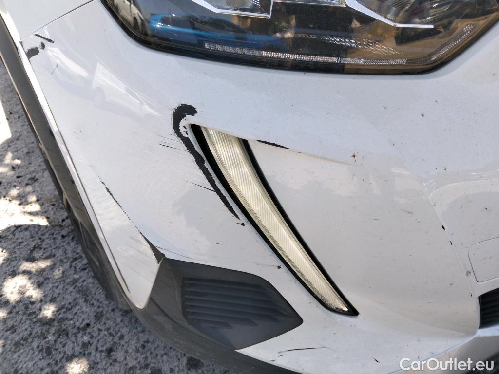  Peugeot  2008 PEUGEOT  / 2019 / 5P / todoterreno Allure BlueHDI 100 S&S BVM6 #23