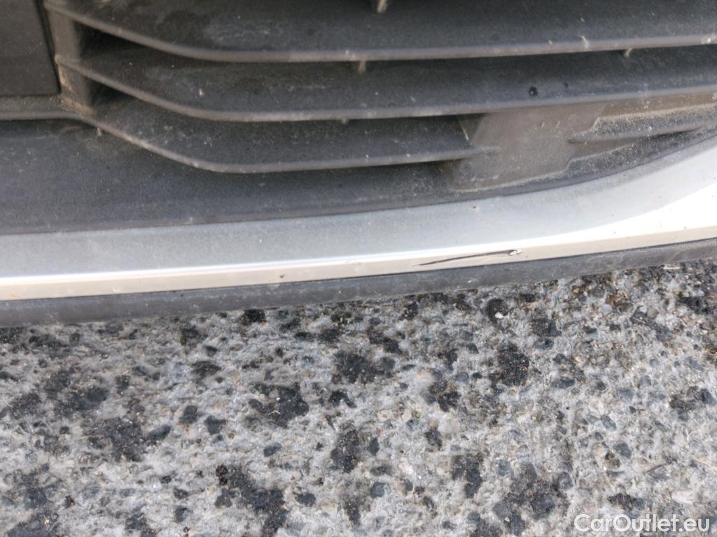  Peugeot  2008 PEUGEOT  / 2019 / 5P / todoterreno Allure BlueHDI 100 S&S BVM6 #19
