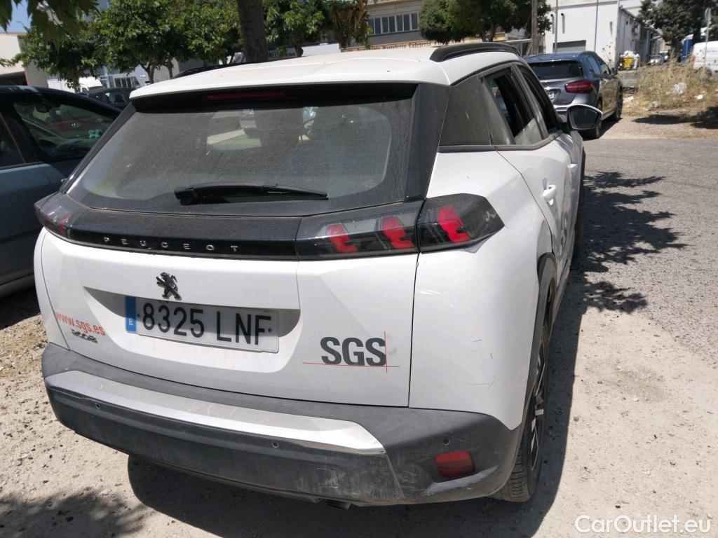  Peugeot  2008 PEUGEOT  / 2019 / 5P / todoterreno Allure BlueHDI 100 S&S BVM6 #26