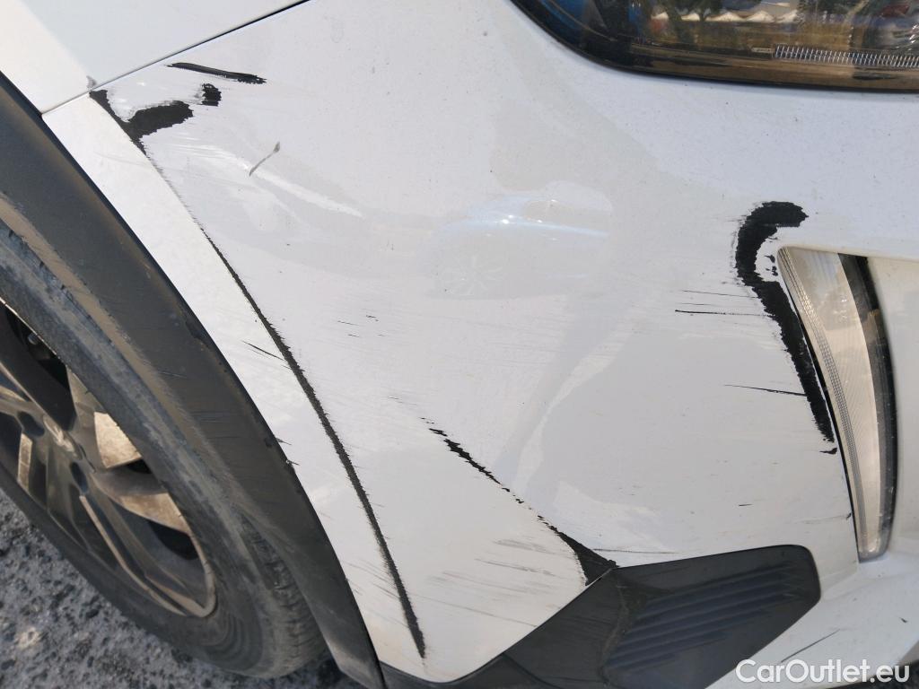  Peugeot  2008 PEUGEOT  / 2019 / 5P / todoterreno Allure BlueHDI 100 S&S BVM6 #25