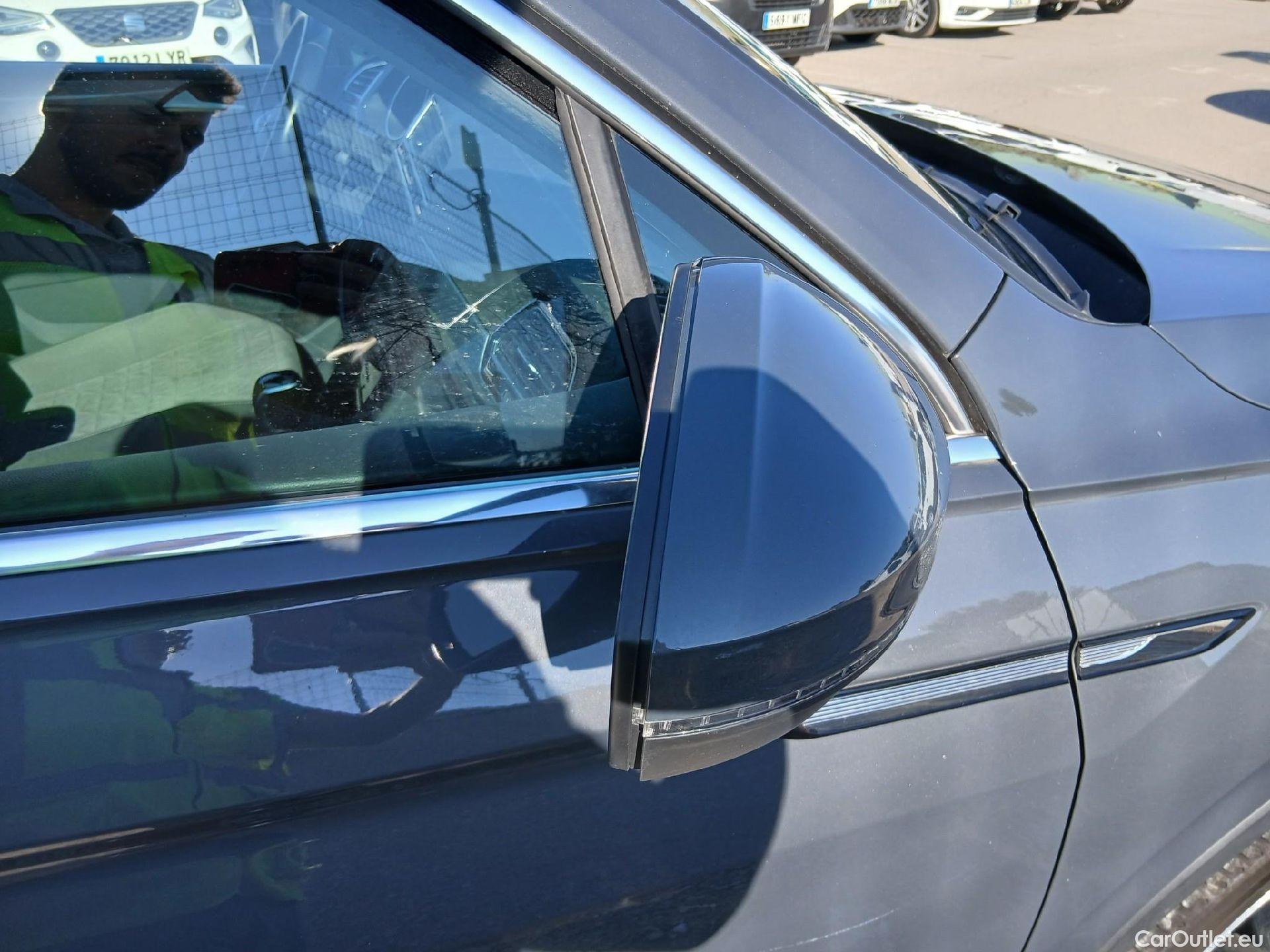  Volkswagen  Tiguan VOLKSWAGEN  / 2020 / 5P / todoterreno Life 2.0 TDI 110kW (150CV) DSG #28