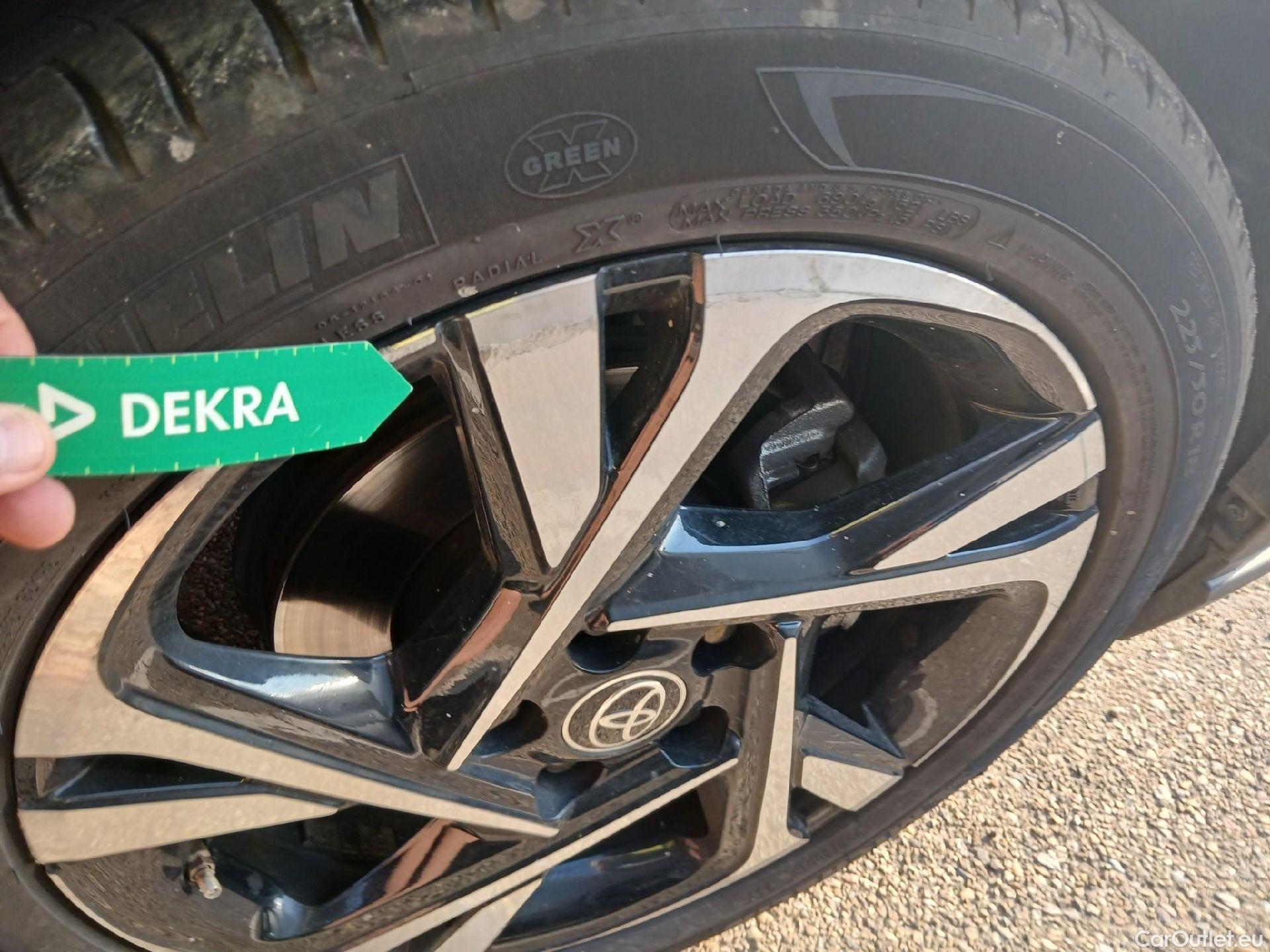 Toyota  C-HR TOYOTA  / 2019 / 5P / todoterreno 1.8 125H Advance #34