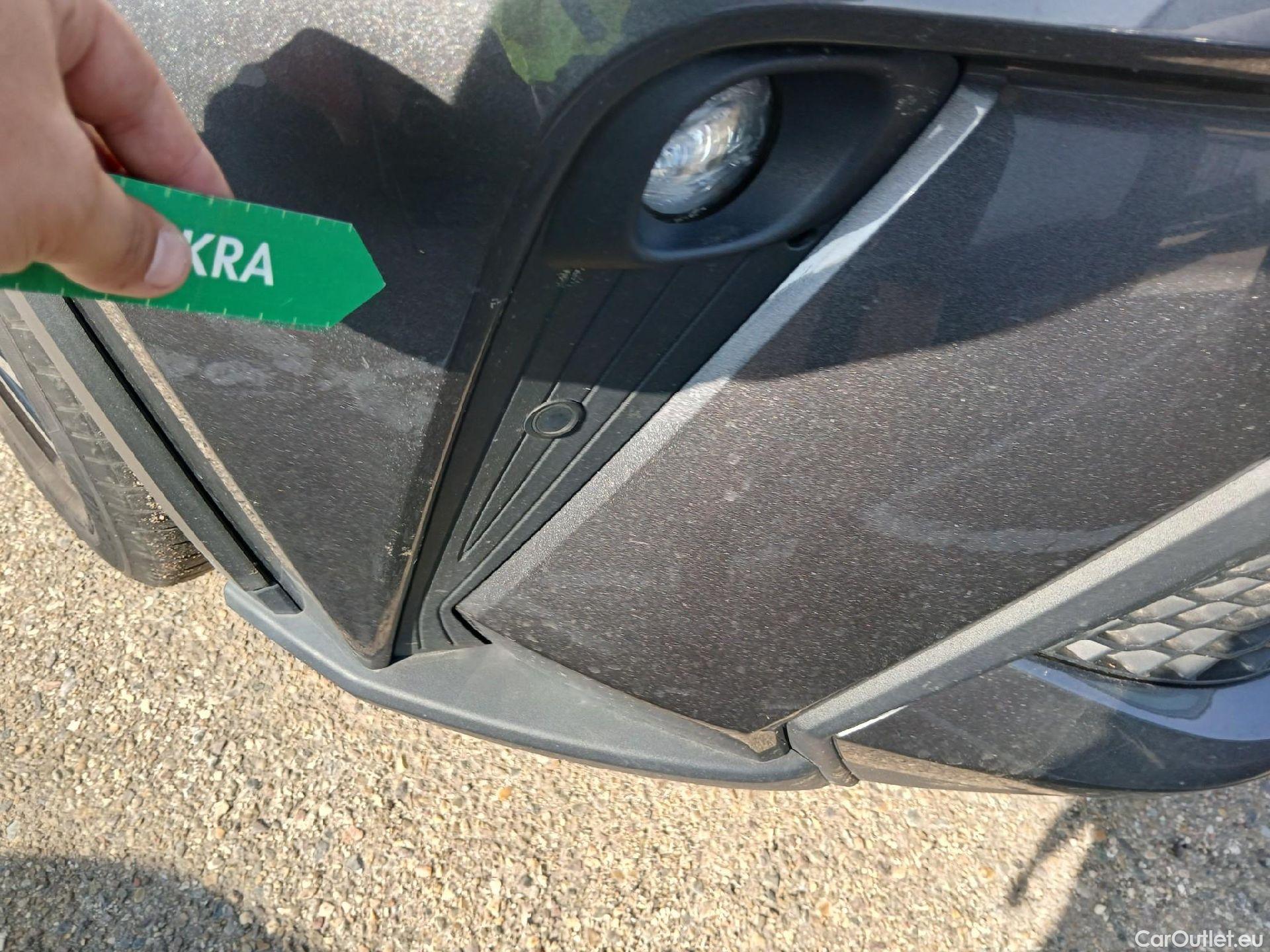  Toyota  C-HR TOYOTA  / 2019 / 5P / todoterreno 1.8 125H Advance #4