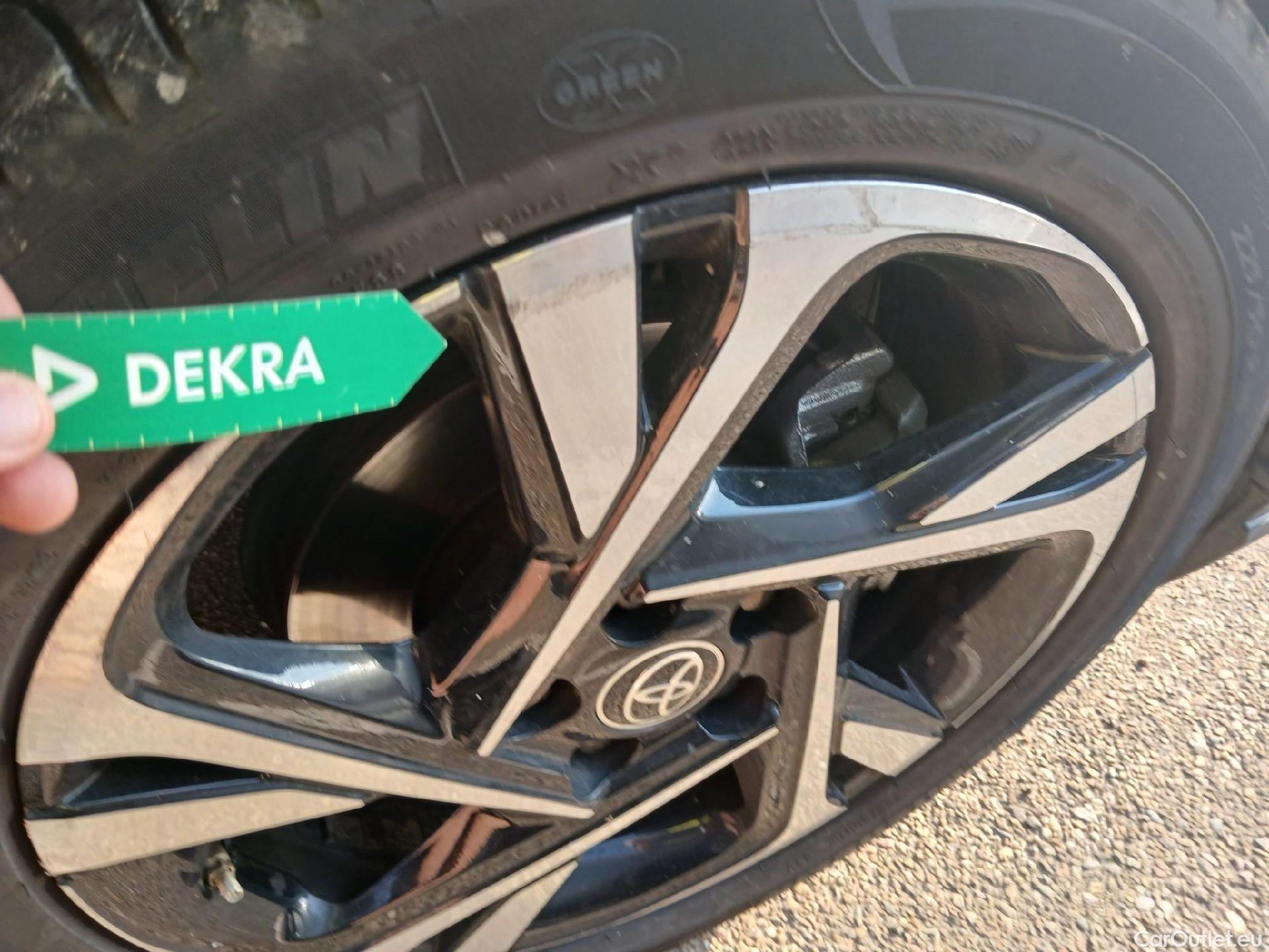  Toyota  C-HR TOYOTA  / 2019 / 5P / todoterreno 1.8 125H Advance #33