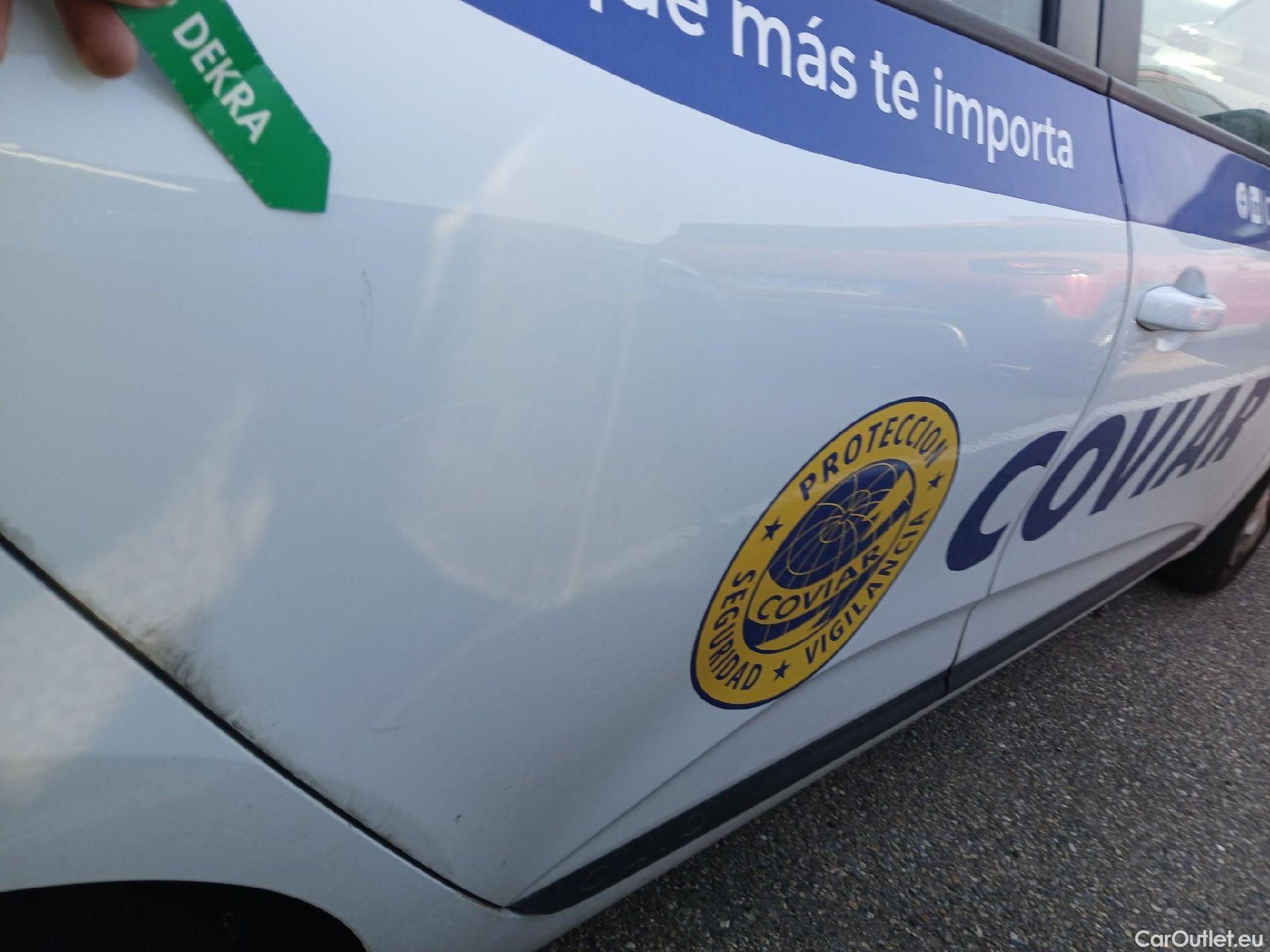  Renault  Clio RENAULT  / 2019 / 5P / berlina con portón Life SCe 49 kW (67CV) #56