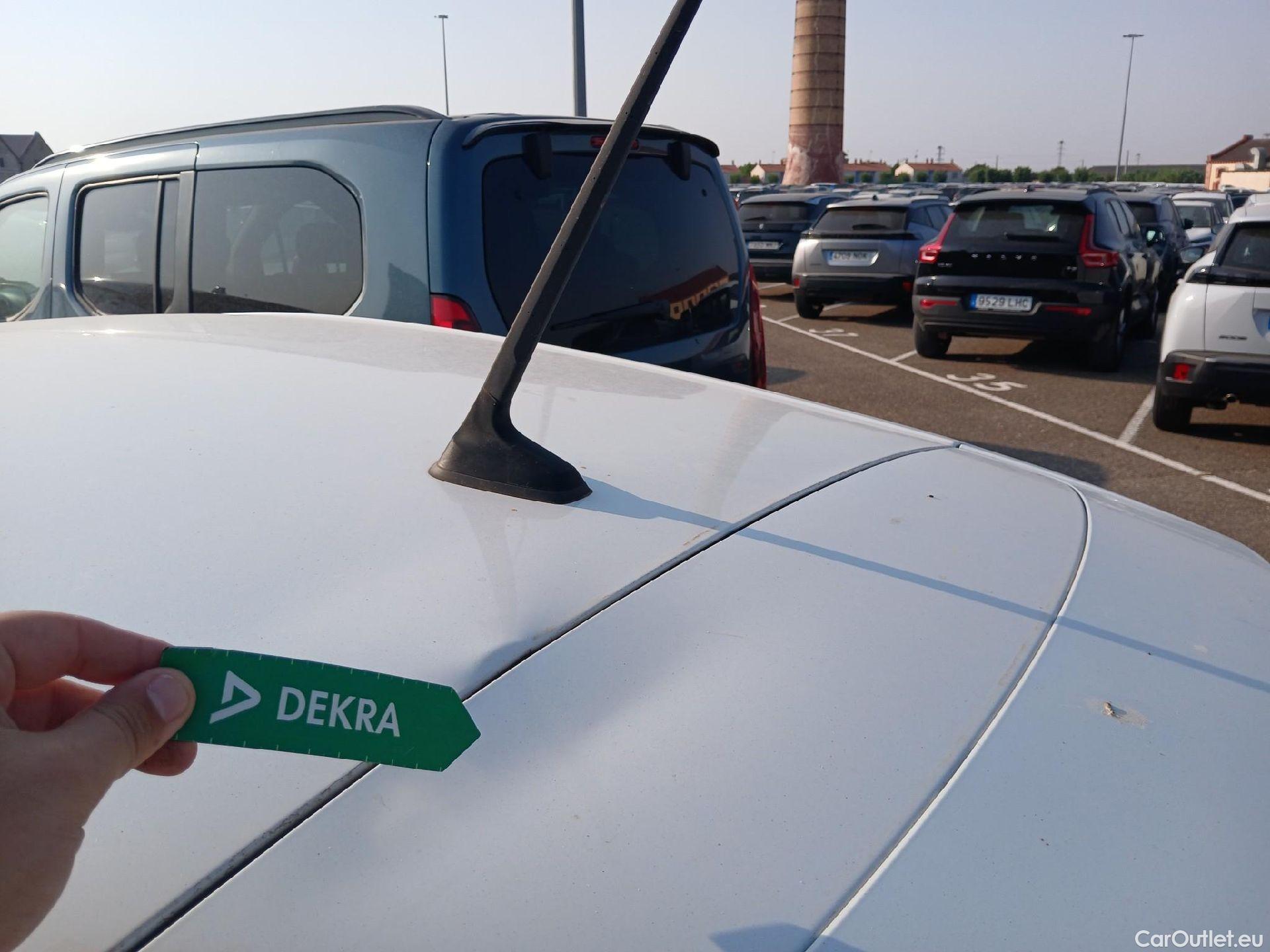  Renault  Clio RENAULT  / 2019 / 5P / berlina con portón Life SCe 49 kW (67CV) #35