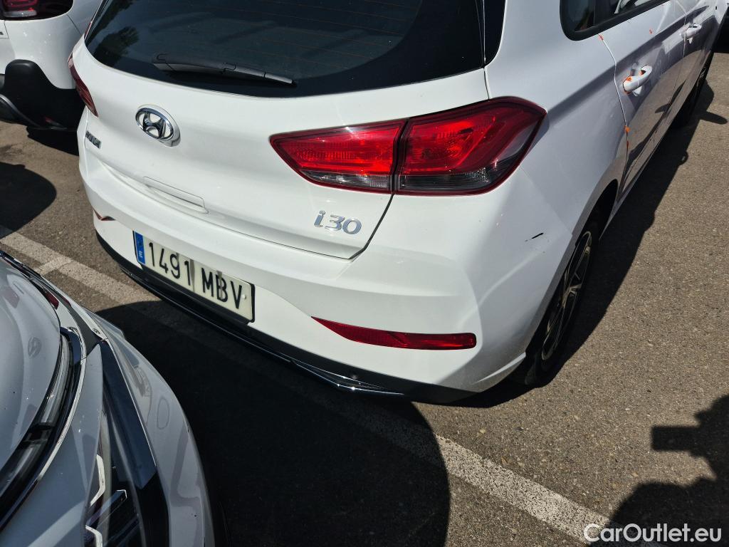  Hyundai  i30 HYUNDAI  / 2020 / 5P / berlina con portón 1.0 TGDI 48V Klass #18