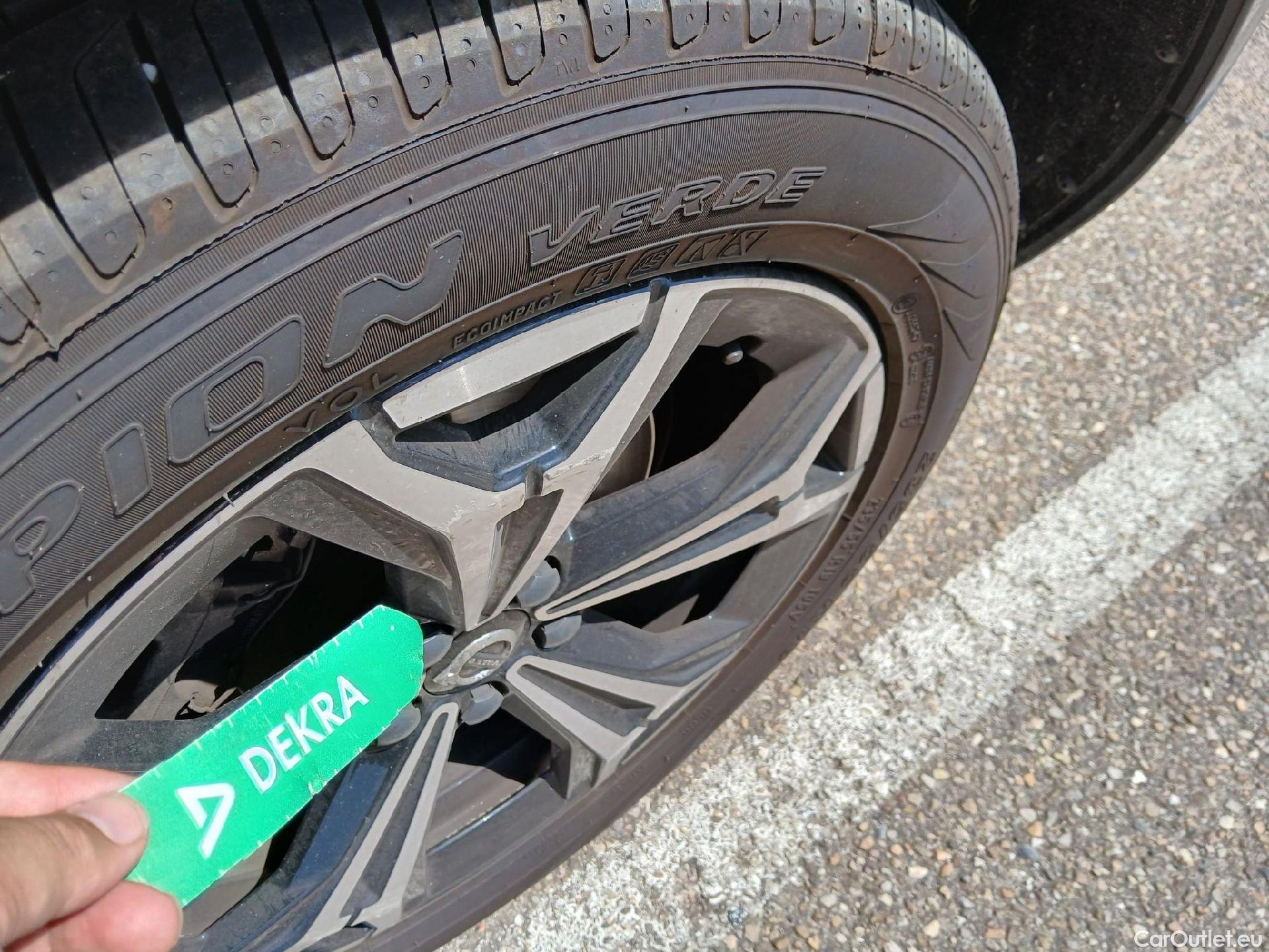  Volvo  XC60 VOLVO  / 2017 / 5P / todoterreno 2.0 B4 D Momentum Pro Auto #24