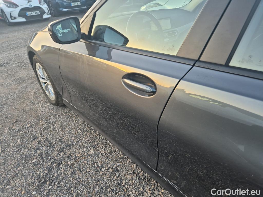  Bmw  Serie 3 BMW  / 2019 / 5P / familiar 318d Auto.Touring #1