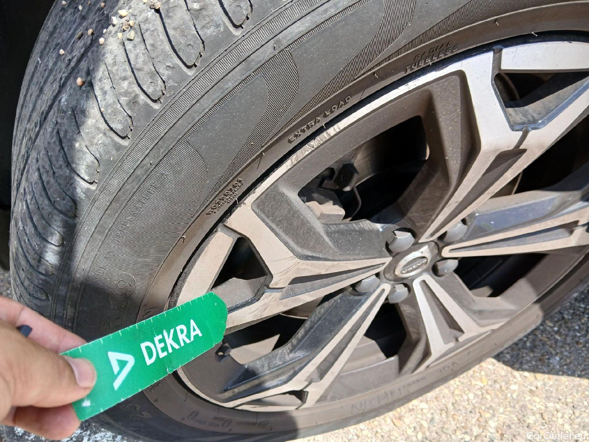  Volvo  XC60 VOLVO  / 2017 / 5P / todoterreno 2.0 B4 D Momentum Pro Auto #25