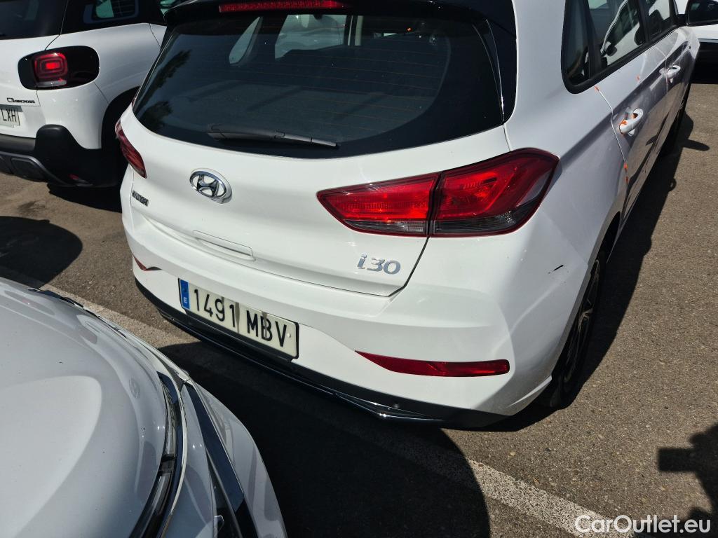  Hyundai  i30 HYUNDAI  / 2020 / 5P / berlina con portón 1.0 TGDI 48V Klass #22