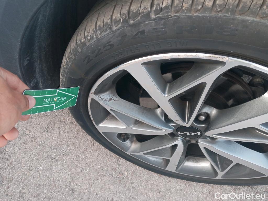  KIA  Niro KIA  / 2019 / 5P / crossover 1.6 GDi HEV 104kW (141CV) Emotion #7