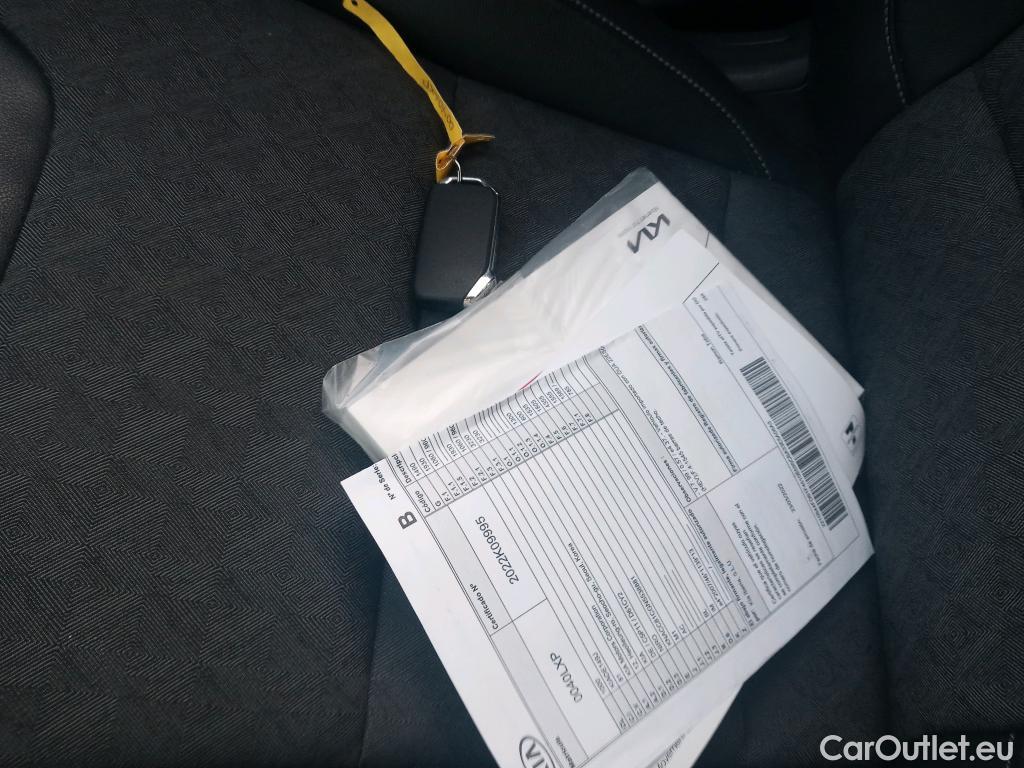  KIA  Niro KIA  / 2019 / 5P / crossover 1.6 GDi HEV 104kW (141CV) Emotion #13