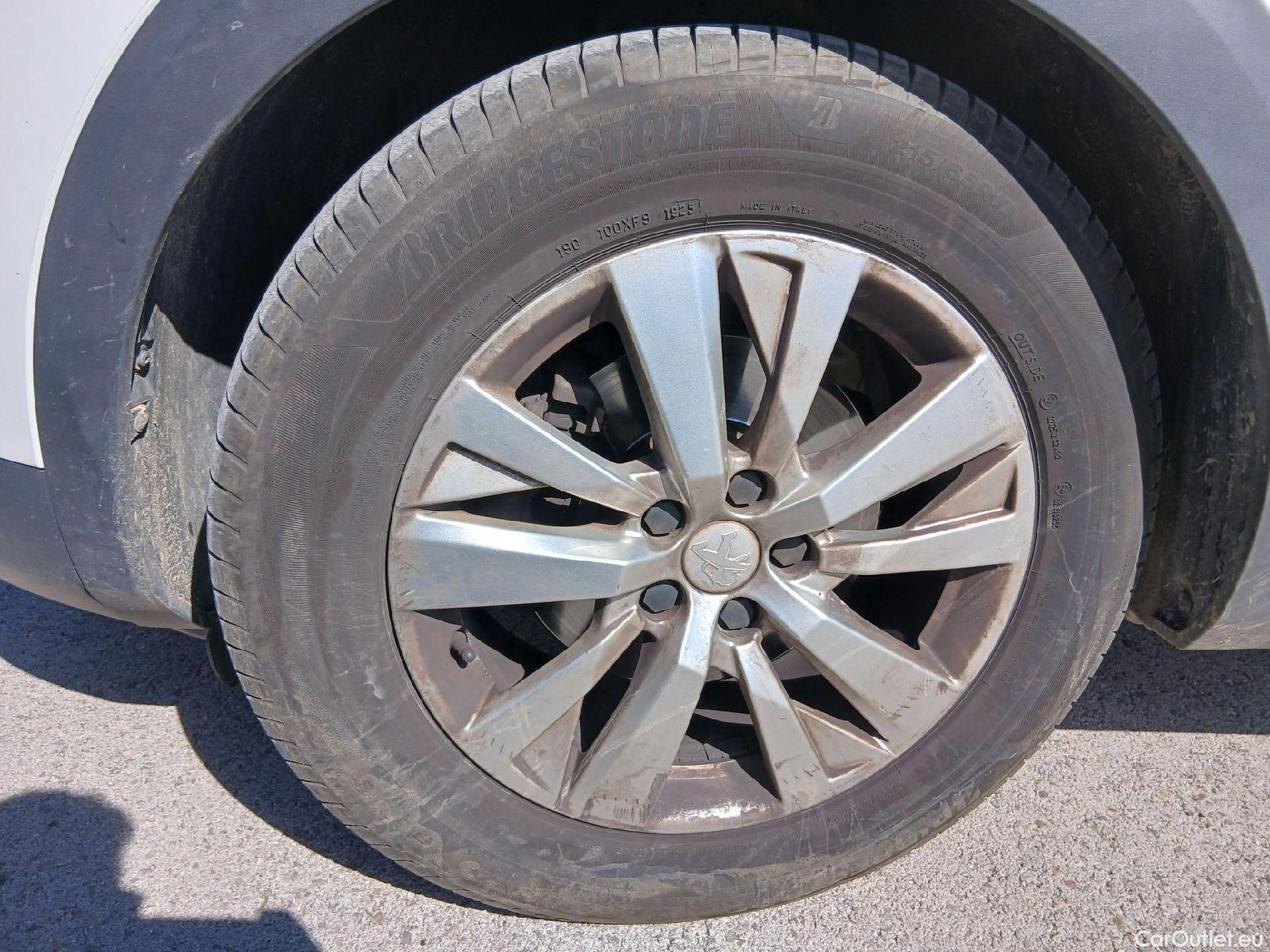  Peugeot  3008 PEUGEOT  / 2016 / 5P / todoterreno 1.2 PURETECH 96KW (130CV) ACTIVE S&S #11