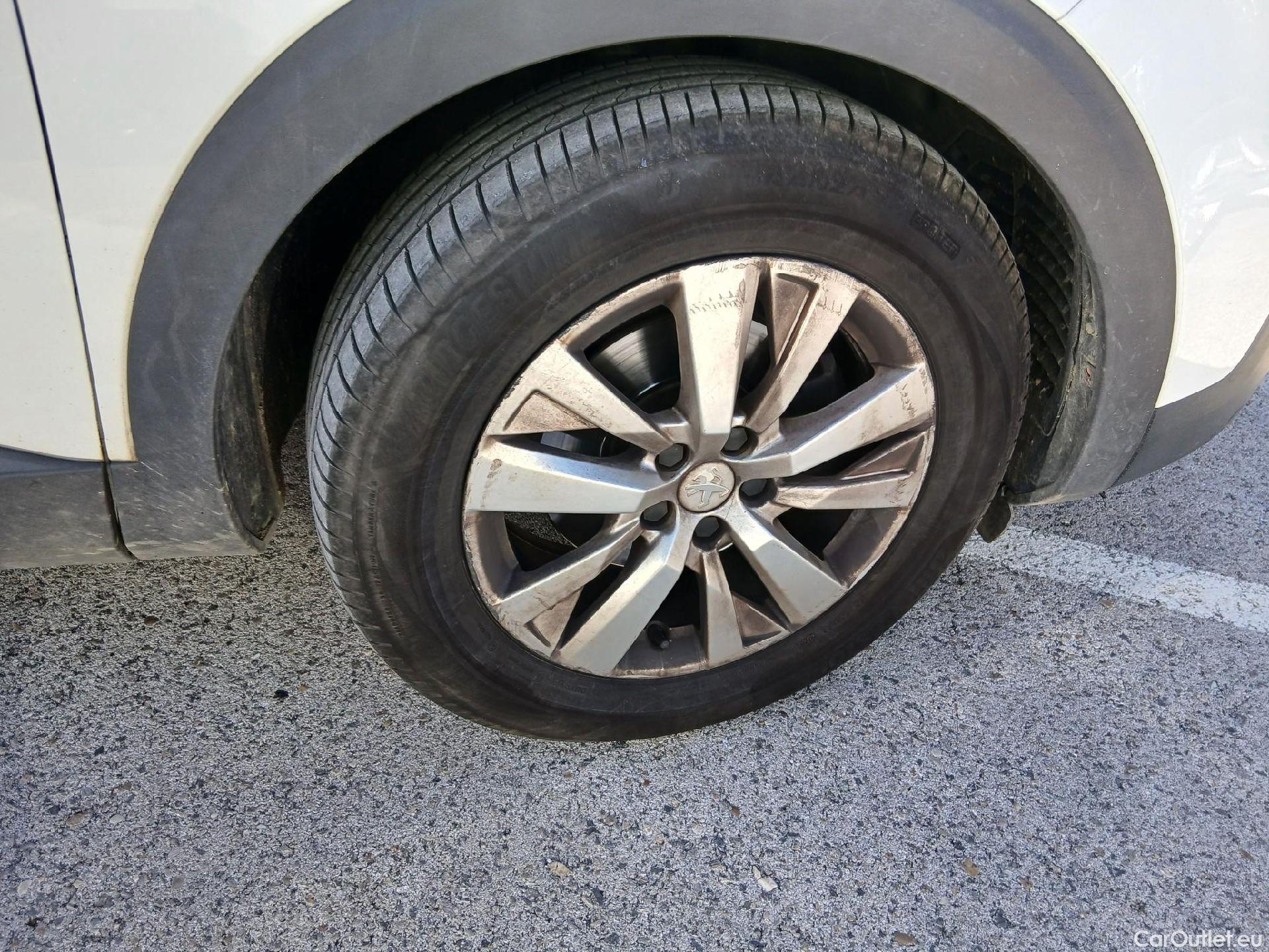  Peugeot  3008 PEUGEOT  / 2016 / 5P / todoterreno 1.2 PURETECH 96KW (130CV) ACTIVE S&S #65