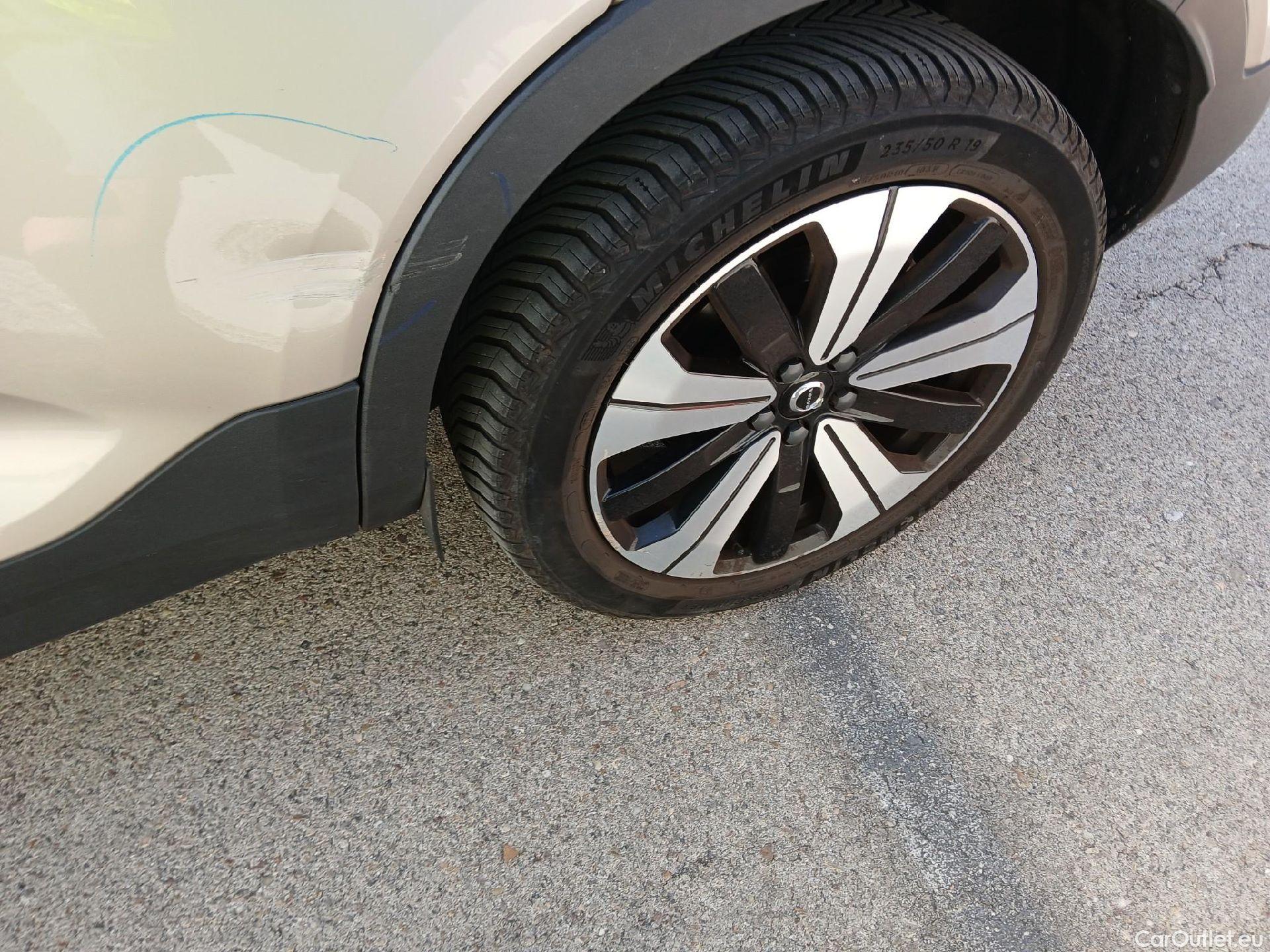  Volvo  XC 40 VOLVO XC40 / 2021 / 5P / todoterreno 1.5 T5 Recharge PHEV Plus Bright Auto #16