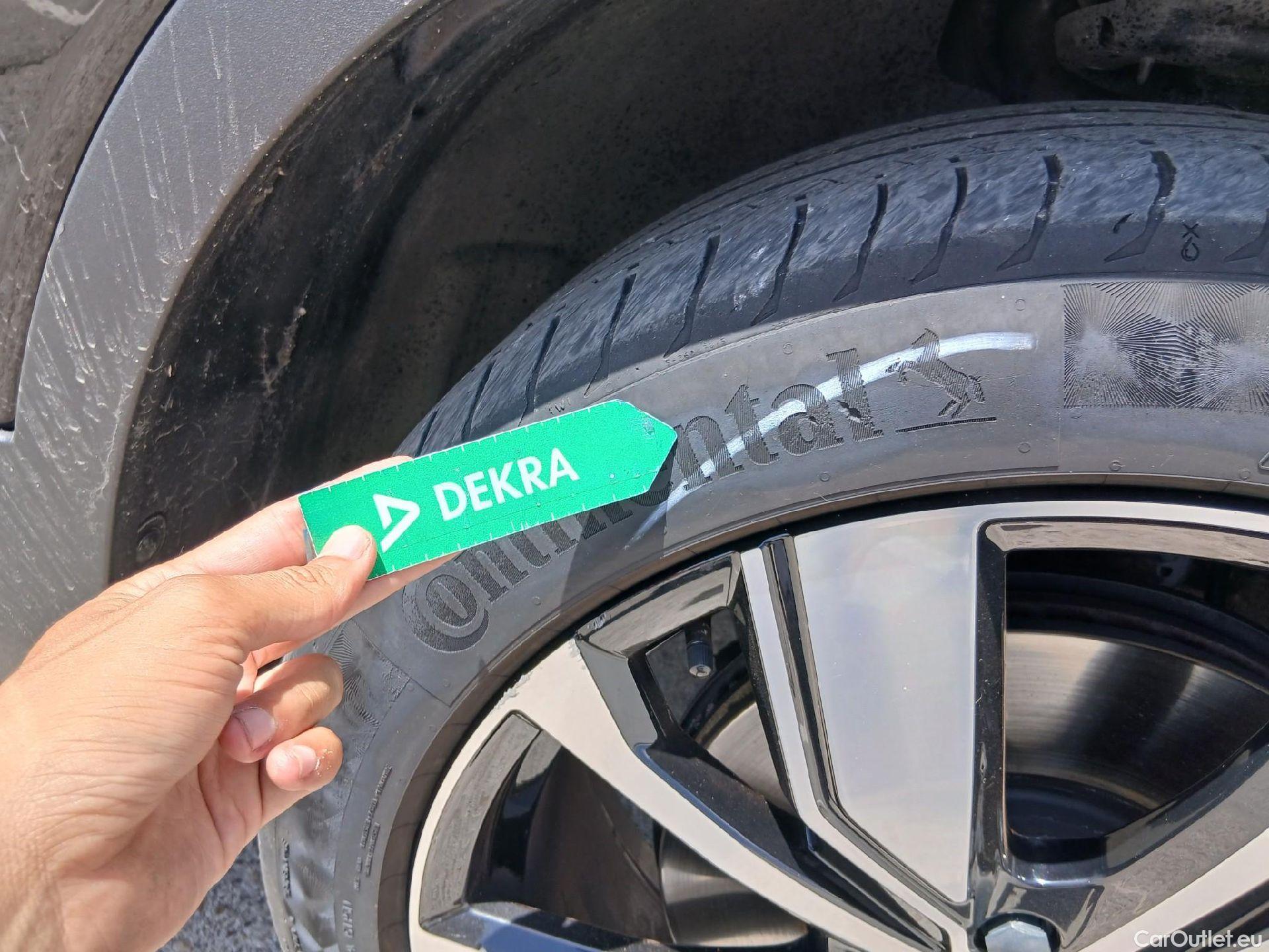  Volvo  XC 40 VOLVO XC40 / 2017 / 5P / todoterreno 1.5 T4 Twin Recharge R-Design Auto #33
