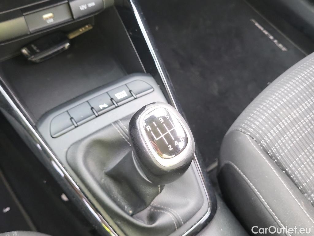  KIA  STONIC KIA  / 2017 / 5P / todoterreno 1.0 T-GDi 88kW (120CV) MHEV iMT Drive #17