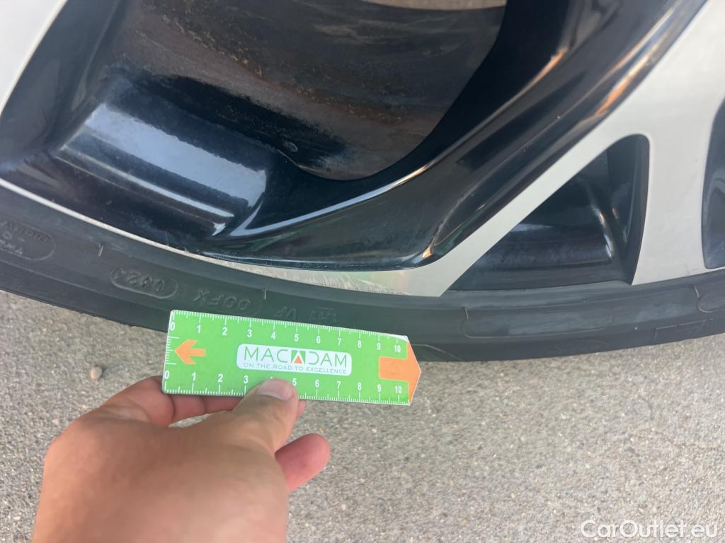  Toyota  C-HR TOYOTA  / 2016 / 5P / todoterreno 1.8 125H Advance (CX) #4