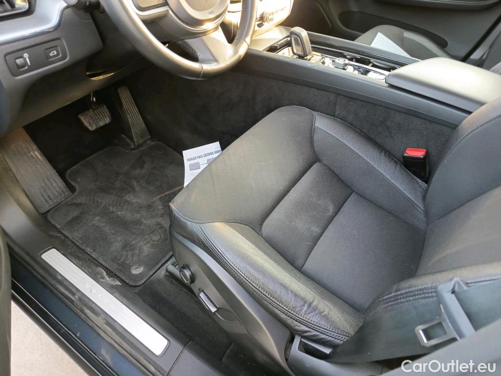  Volvo  XC60 VOLVO  / 2017 / 5P / todoterreno 2.0 B4 D Momentum Pro Auto #9