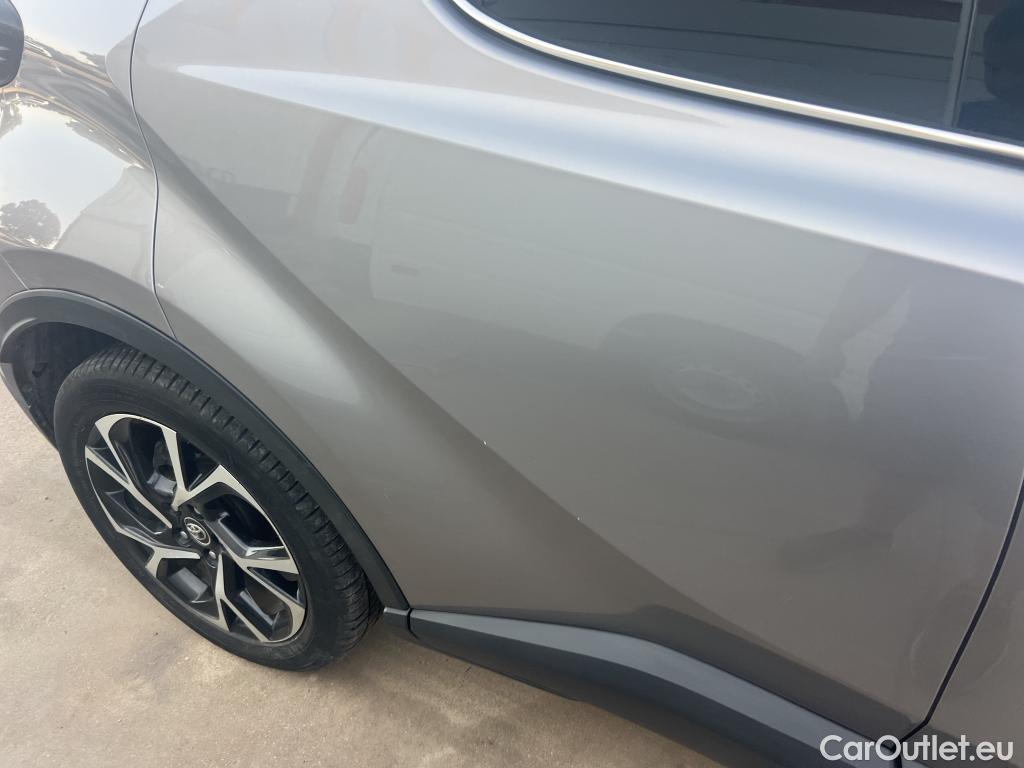  Toyota  C-HR TOYOTA  / 2016 / 5P / todoterreno 1.8 125H Advance (CX) #18