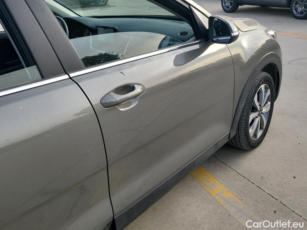  KIA  STONIC KIA  / 2017 / 5P / todoterreno 1.0 T-GDi 88kW (120CV) MHEV iMT Drive #9