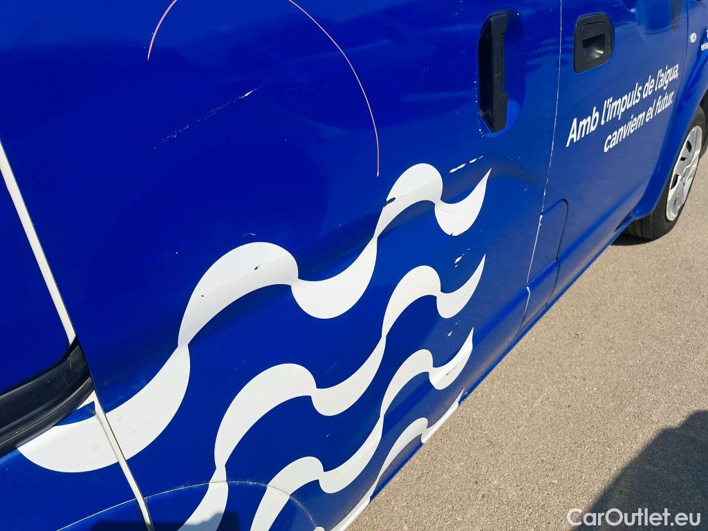  Nissan  NV200 NISSAN E- VU 4p 1G furgón Eléctrica PROFESIONAL Furgón #17