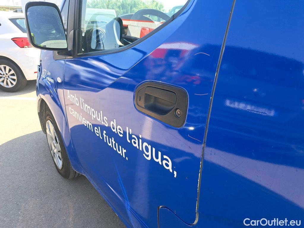  Nissan  NV200 NISSAN E- VU 4p 1G furgón Eléctrica PROFESIONAL Furgón #24