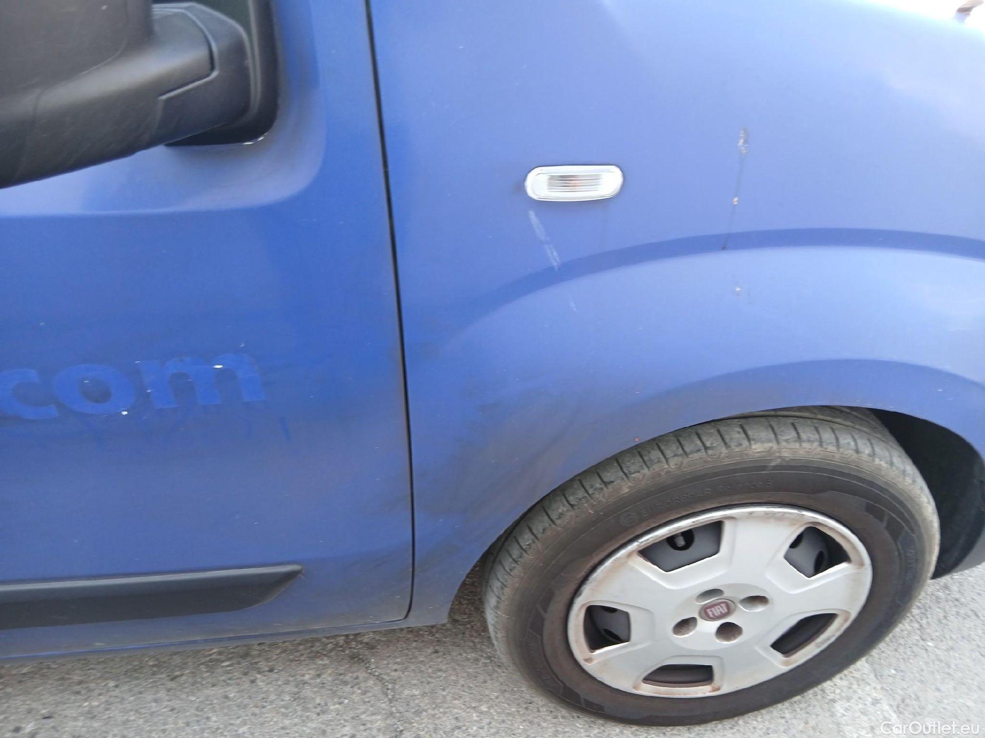  Fiat  Fiorino FIAT  / 2016 / 4P / combi Combi SX N1 1.3 Mjet 70kW (95CV) #28