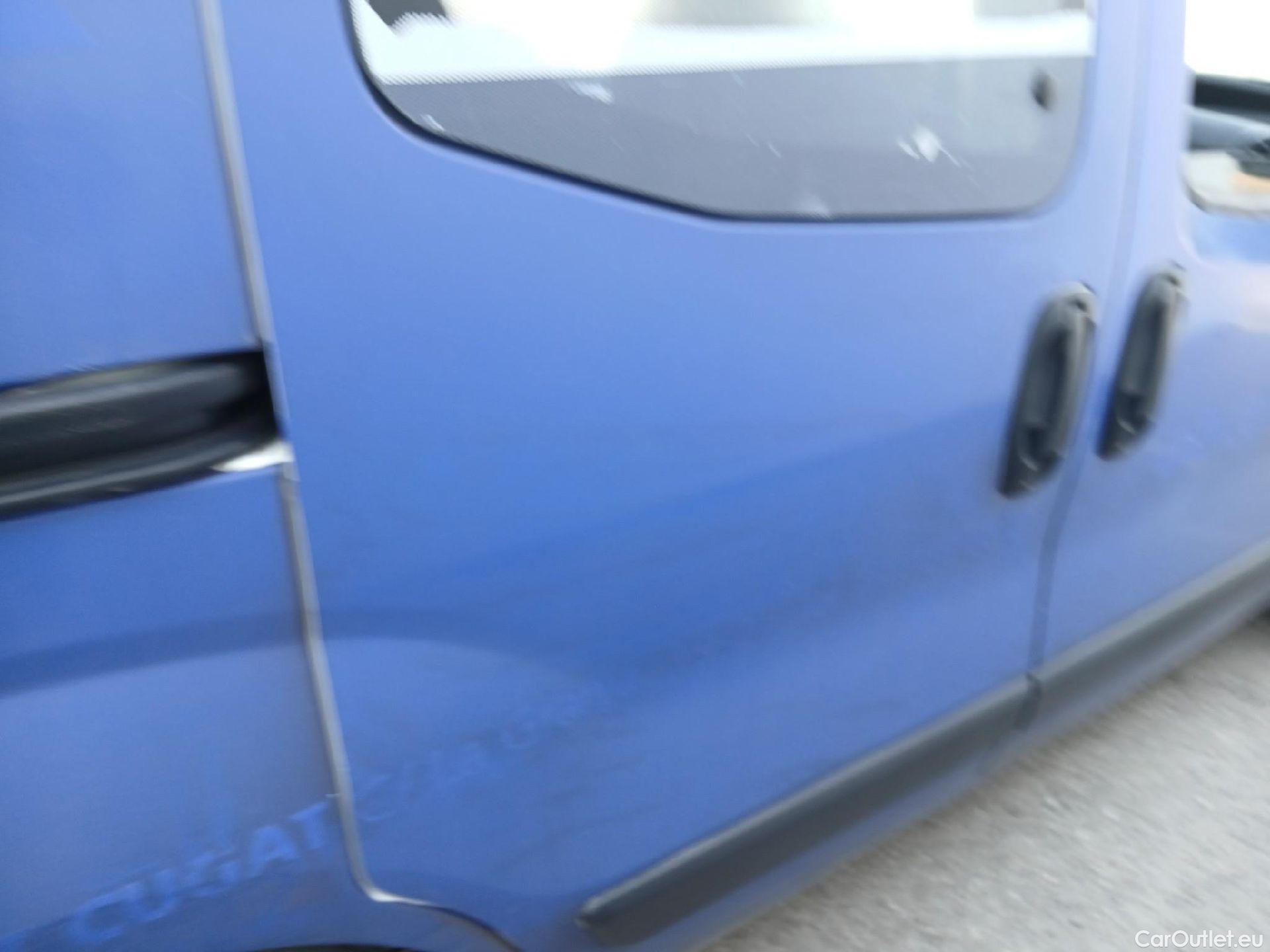  Fiat  Fiorino FIAT  / 2016 / 4P / combi Combi SX N1 1.3 Mjet 70kW (95CV) #24