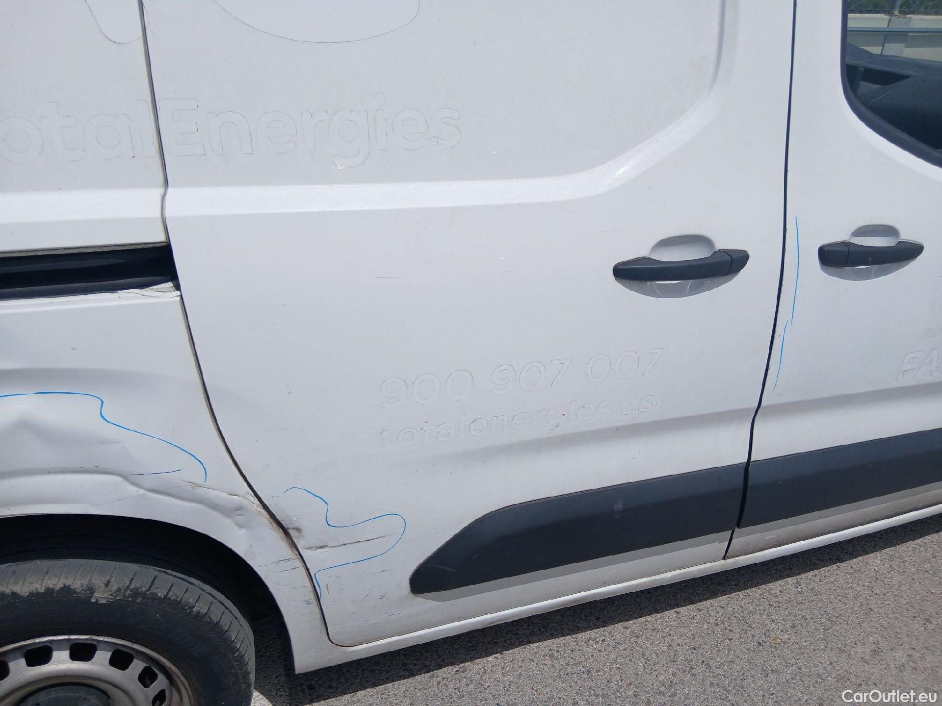  Peugeot  Partner PEUGEOT  / 2018 / 3P / furgón derivado de turismo Pro Standard 600kg BlueHDi 73kW (AC) #33
