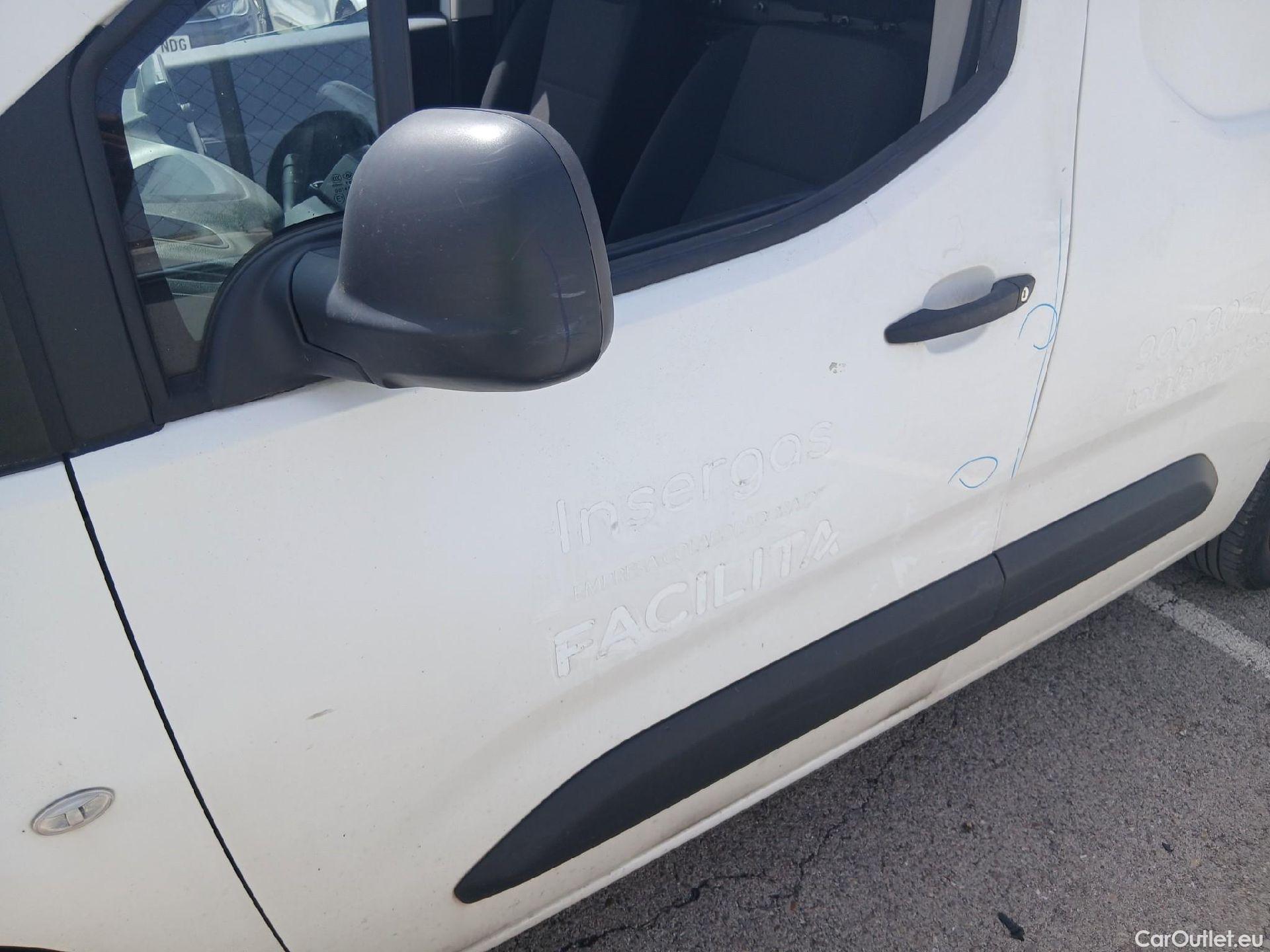  Peugeot  Partner PEUGEOT  / 2018 / 3P / furgón derivado de turismo Pro Standard 600kg BlueHDi 73kW (AC) #14