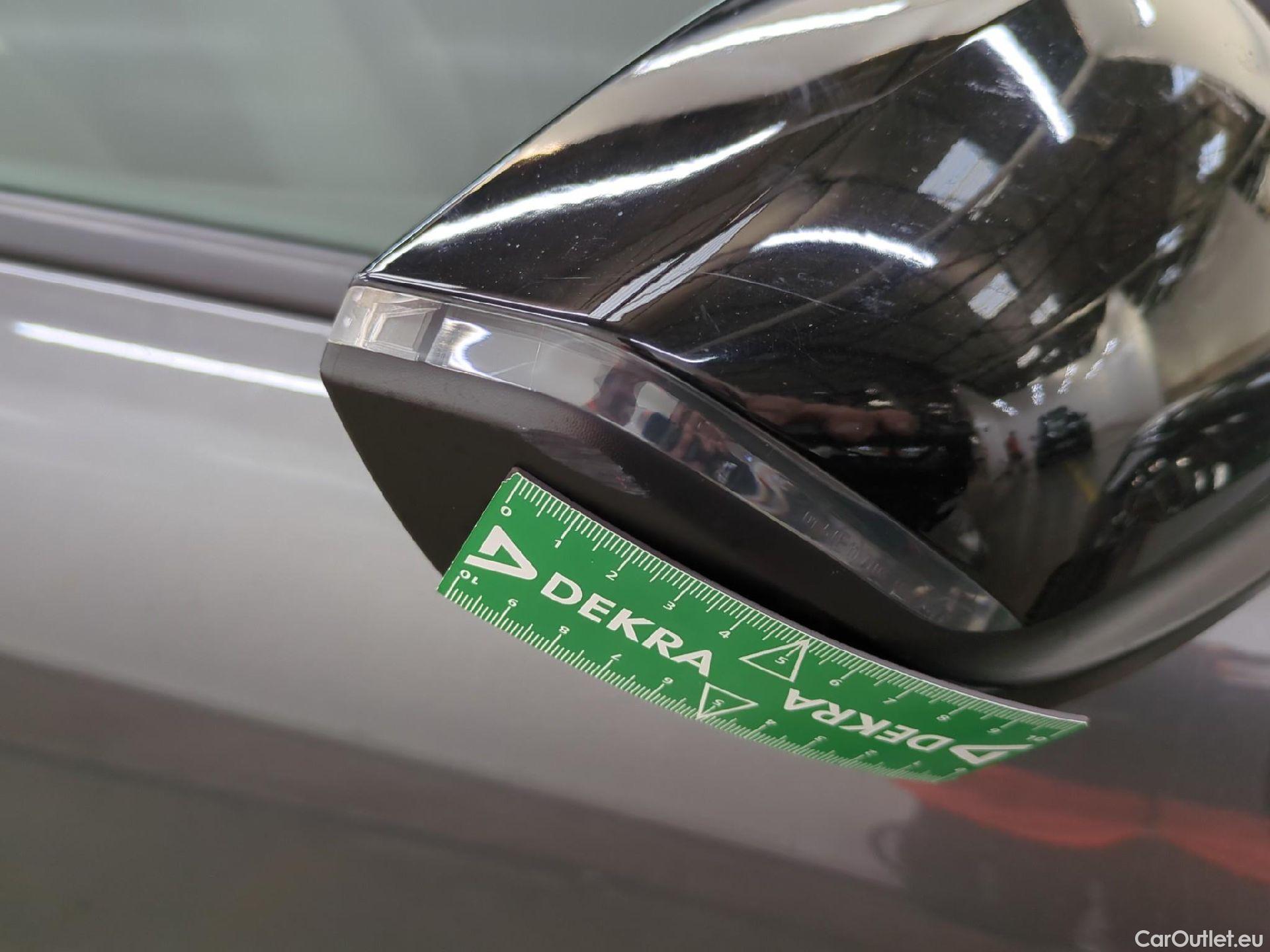  Citroen  C4  Berline Feel 1.2 PureTech 130CV BVA8 6E #18