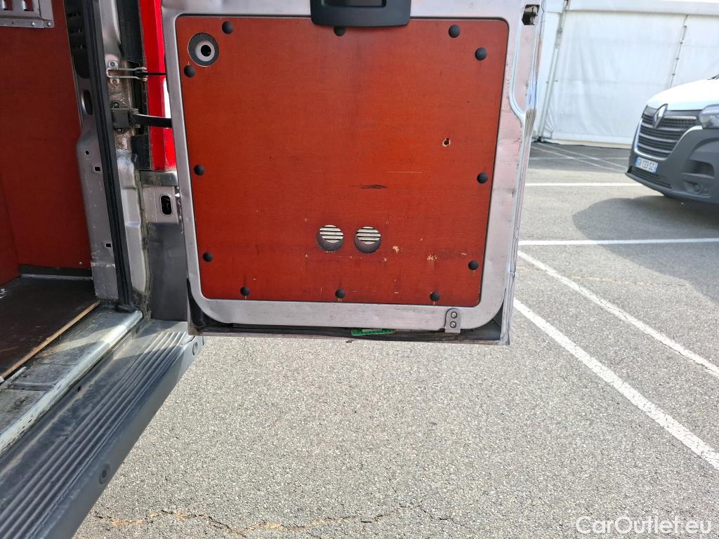  Peugeot  Boxer PEUGEOT  VU 4p Fourgon 2.0 BLUEHDI 110 335 L2H2 CABINE APP #113
