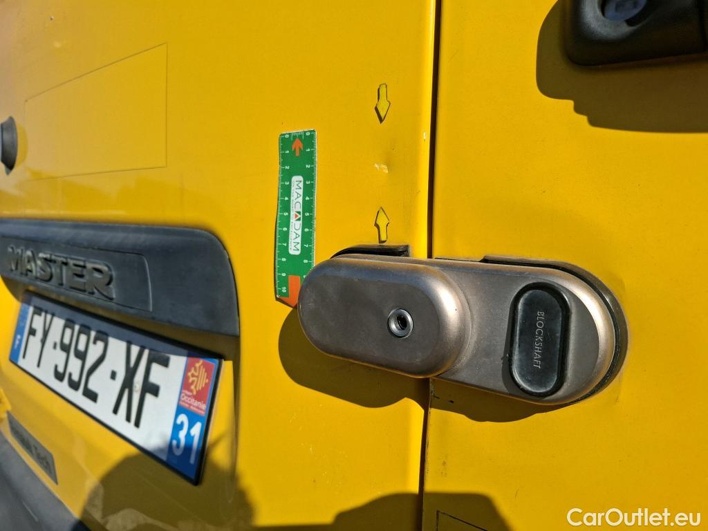  Renault  Master RENAULT  / 2019 / 4P / Fourgon tôlé FG Z.E.Tr CF F3100 L3H2 R75 AI - 19 #105