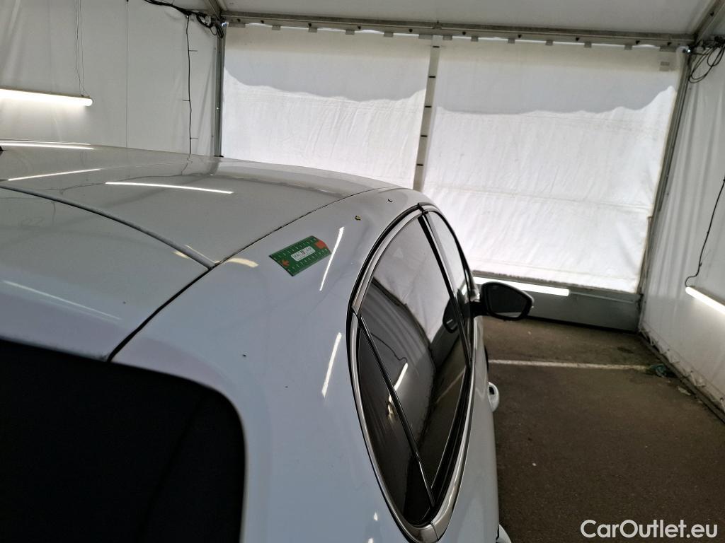  Peugeot  208 PEUGEOT  / 2015 / 5P / Berline &BLUEHDI 100 S&S ALLURE BUSINESS #50