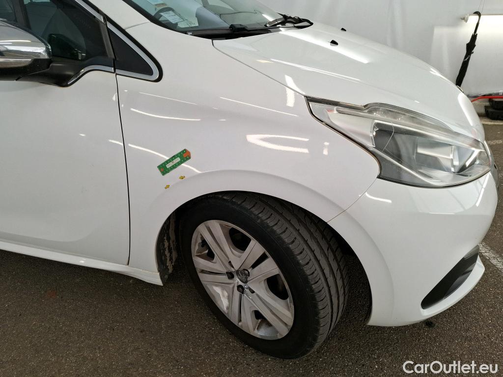  Peugeot  208 PEUGEOT  / 2015 / 5P / Berline &BLUEHDI 100 S&S ALLURE BUSINESS #40