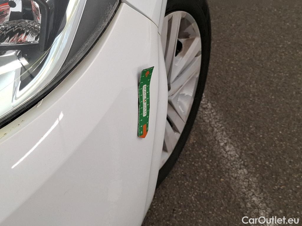  Peugeot  208 PEUGEOT  / 2015 / 5P / Berline &BLUEHDI 100 S&S ALLURE BUSINESS #5