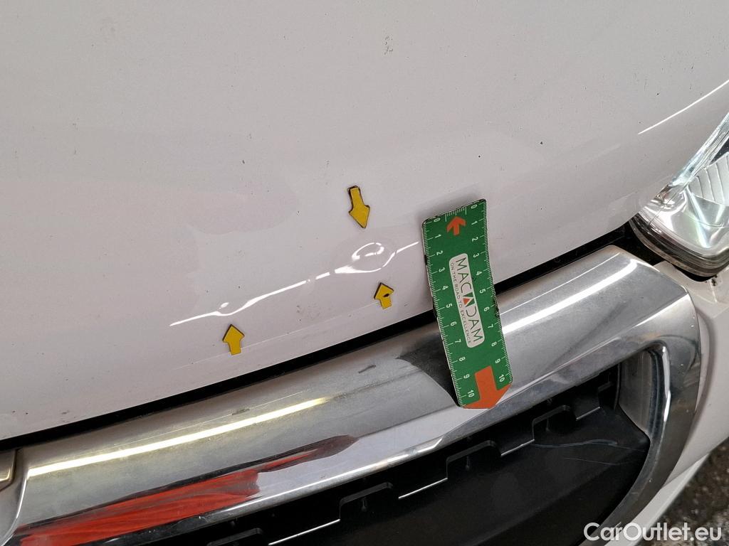  Peugeot  208 PEUGEOT  / 2015 / 5P / Berline &BLUEHDI 100 S&S ALLURE BUSINESS #33