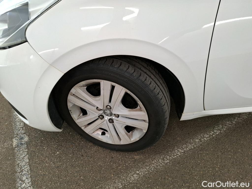  Peugeot  208 PEUGEOT  / 2015 / 5P / Berline &BLUEHDI 100 S&S ALLURE BUSINESS #69