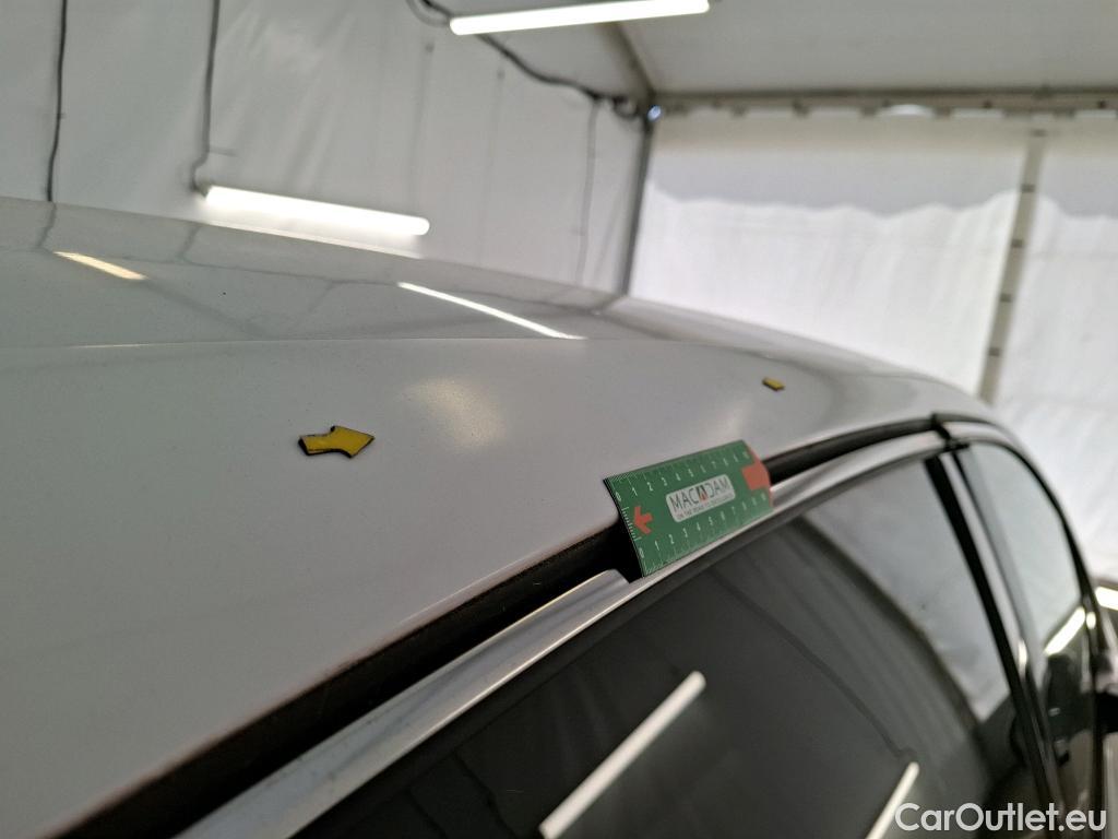  Peugeot  208 PEUGEOT  / 2015 / 5P / Berline &BLUEHDI 100 S&S ALLURE BUSINESS #51