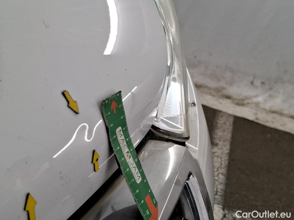  Peugeot  208 PEUGEOT  / 2015 / 5P / Berline &BLUEHDI 100 S&S ALLURE BUSINESS #34